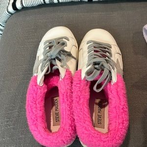 Steve Madden Star Slip on Sneakers with hot pink Sherpa liner. size 7